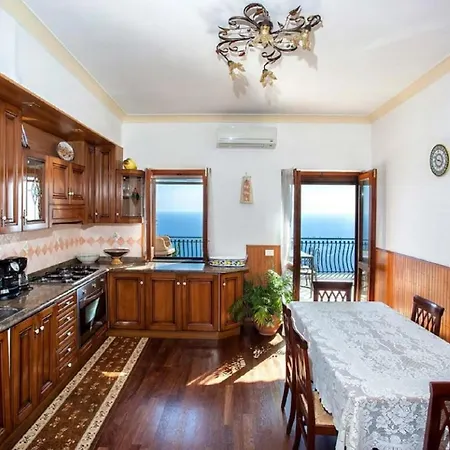 Apartment Casa Vacanze Con Piscina Positano